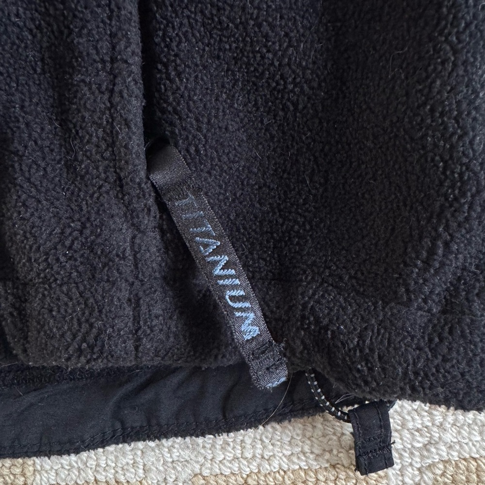Columbia Titanium Fleece Vest Black Full Zip Outdoor Hiking Cozy Warm Travel L - Picture 6 of 6